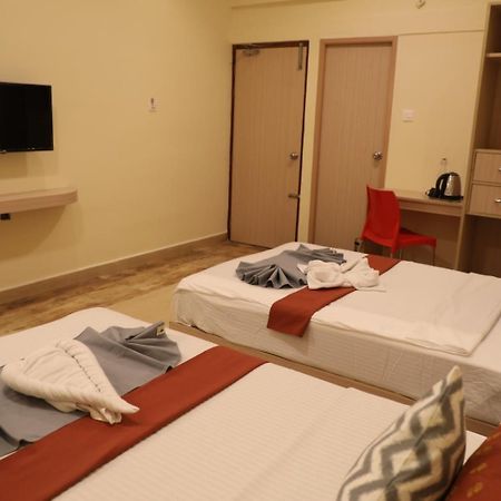 מדוראי Hotel Green Parrot מראה חיצוני תמונה